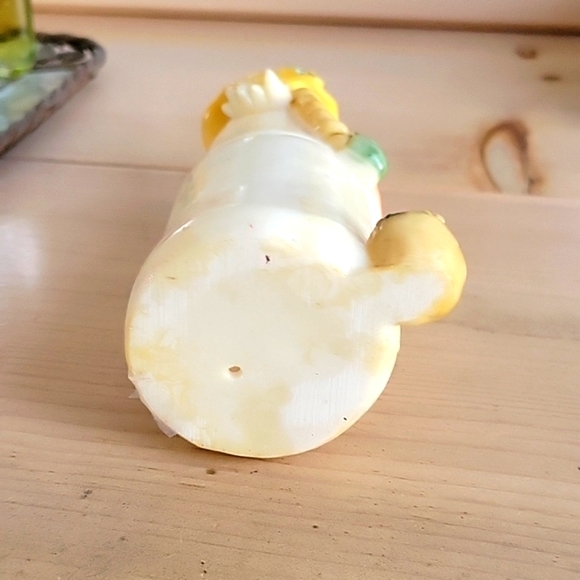 Vintage Acrylic Snowwomen Figurine - Picture 5 of 5